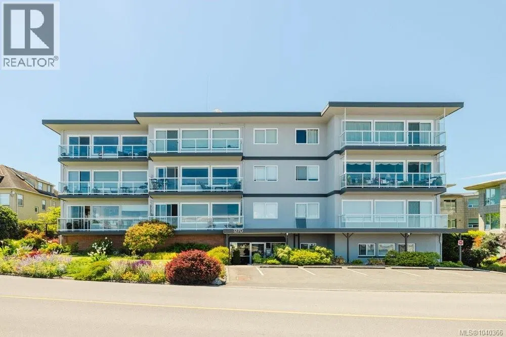 Photo 3 of 32 at #307 – 1270 Beach Drive