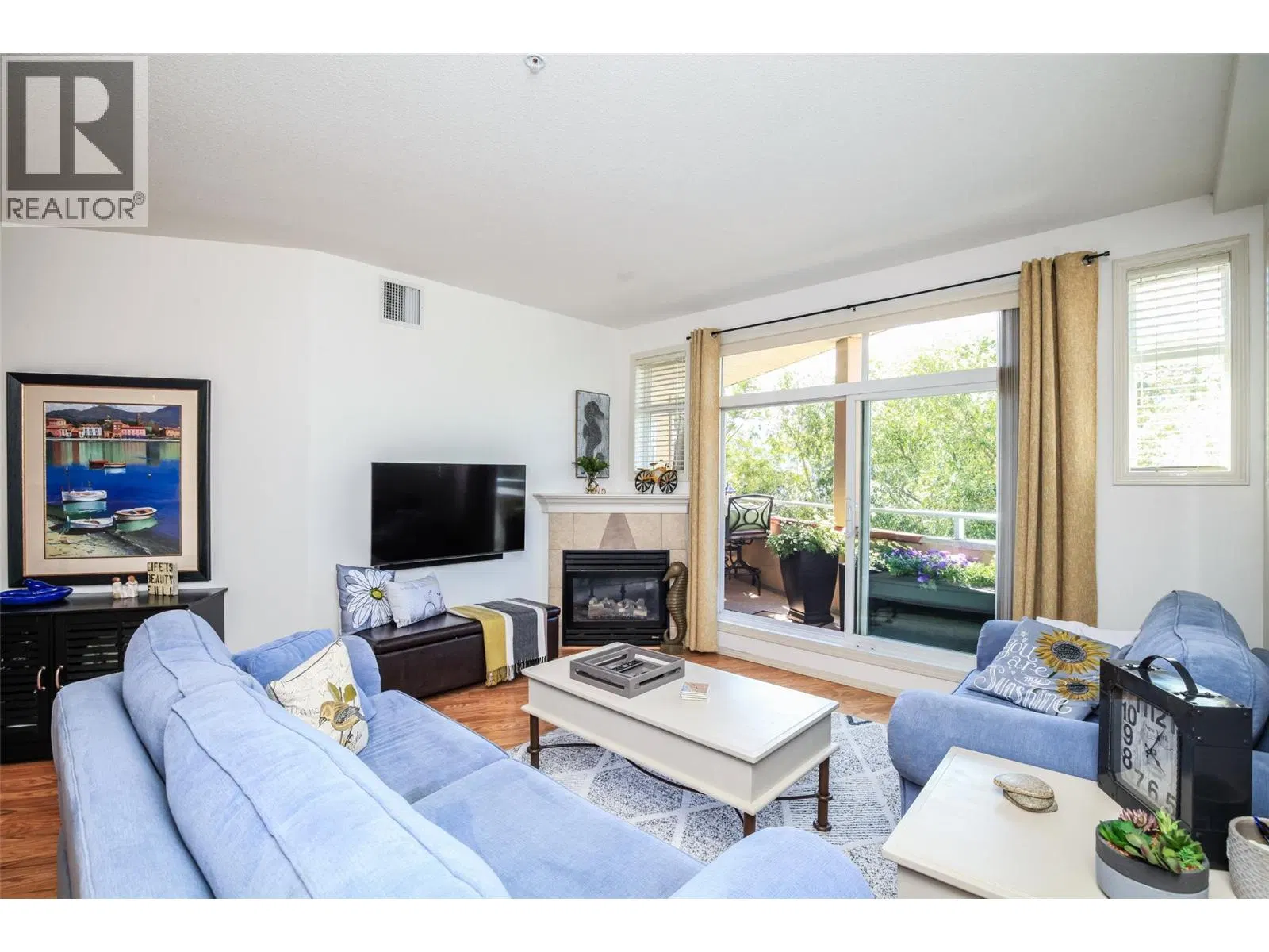 Photo 3 of 31 at #312 – 1088 Sunset Drive