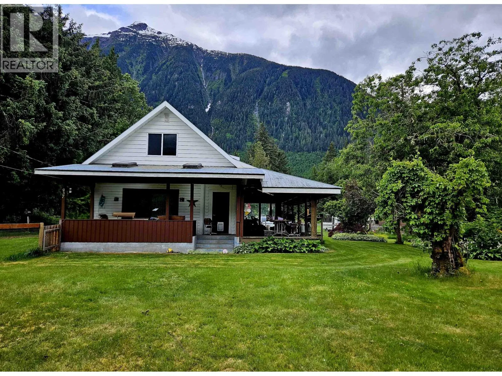 Photo 1 of 30 at 937 MACKENZIE Highway