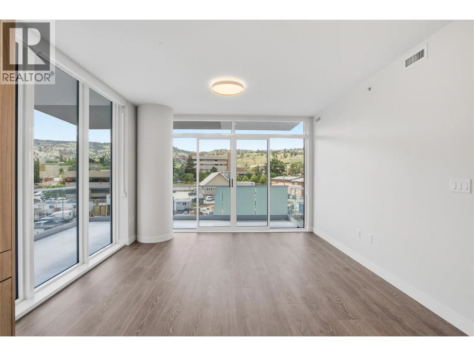 Photo 4 of 37 at #404 – 460 Nicola Street