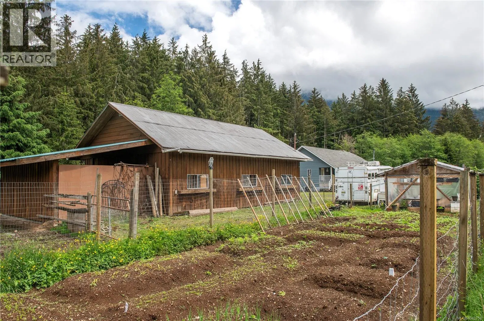 Photo 2 of 64 at 870 Sayward Road