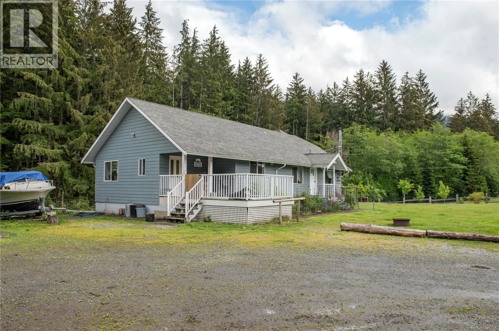Photo 4 of 64 at 870 Sayward Road