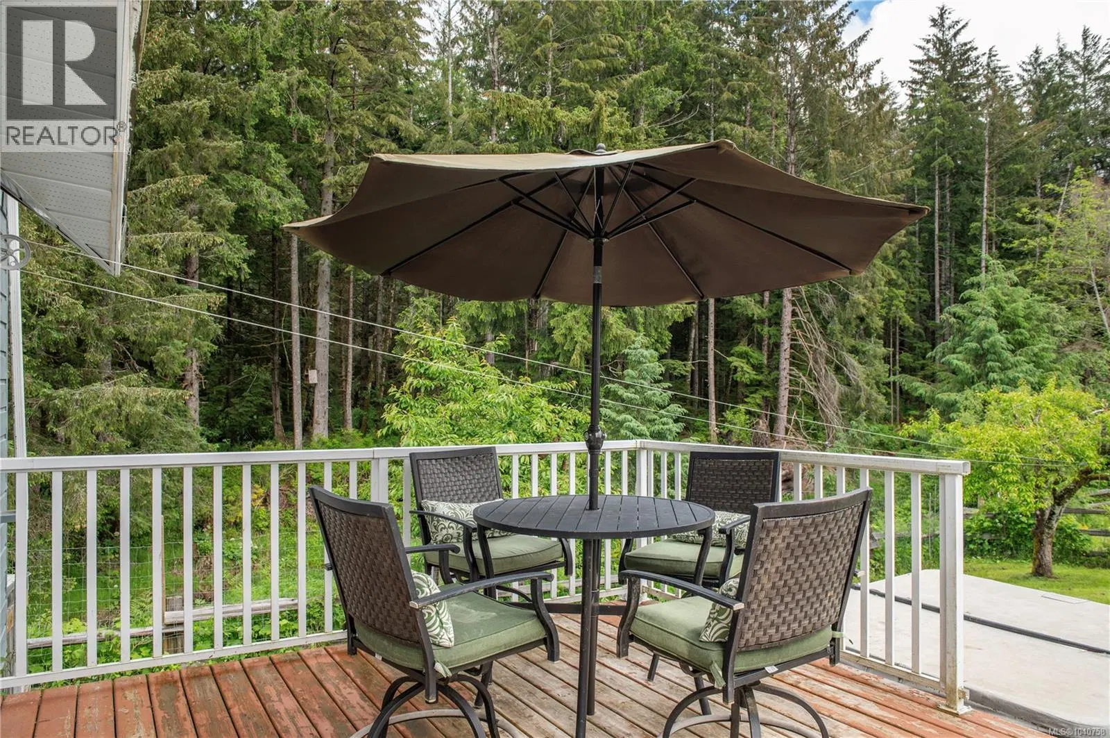 Photo 5 of 64 at 870 Sayward Road