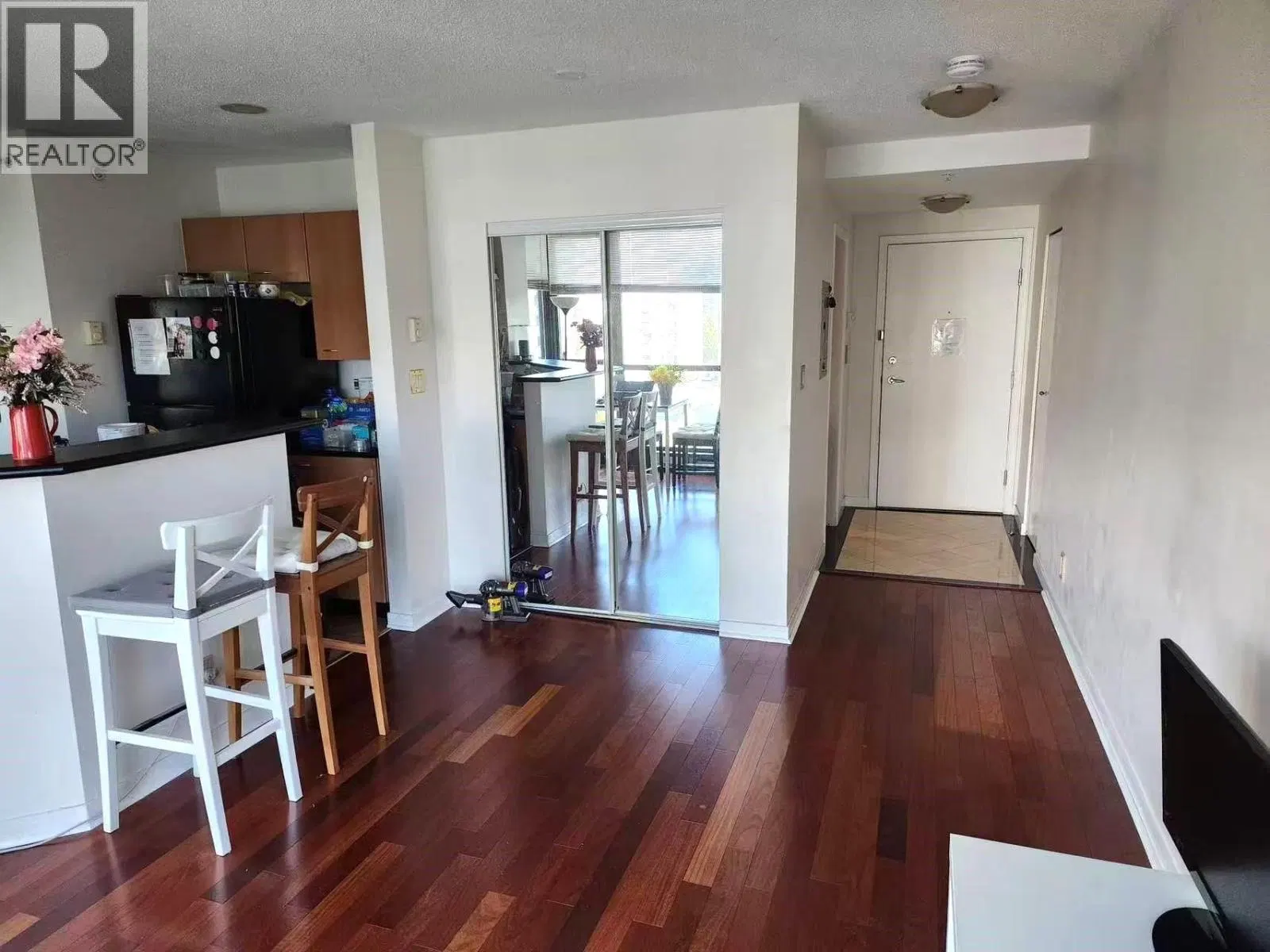 Photo 3 of 11 at #1208 – 1331 ALBERNI Street