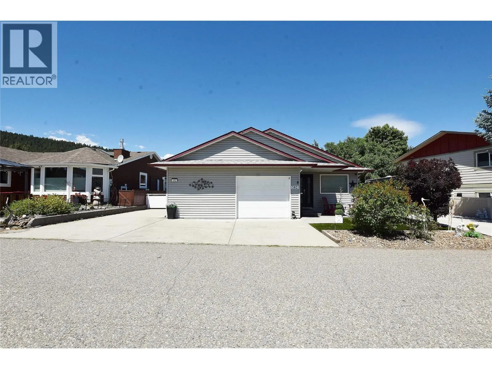 Photo 2 of 61 at 562 Meadowlark Avenue