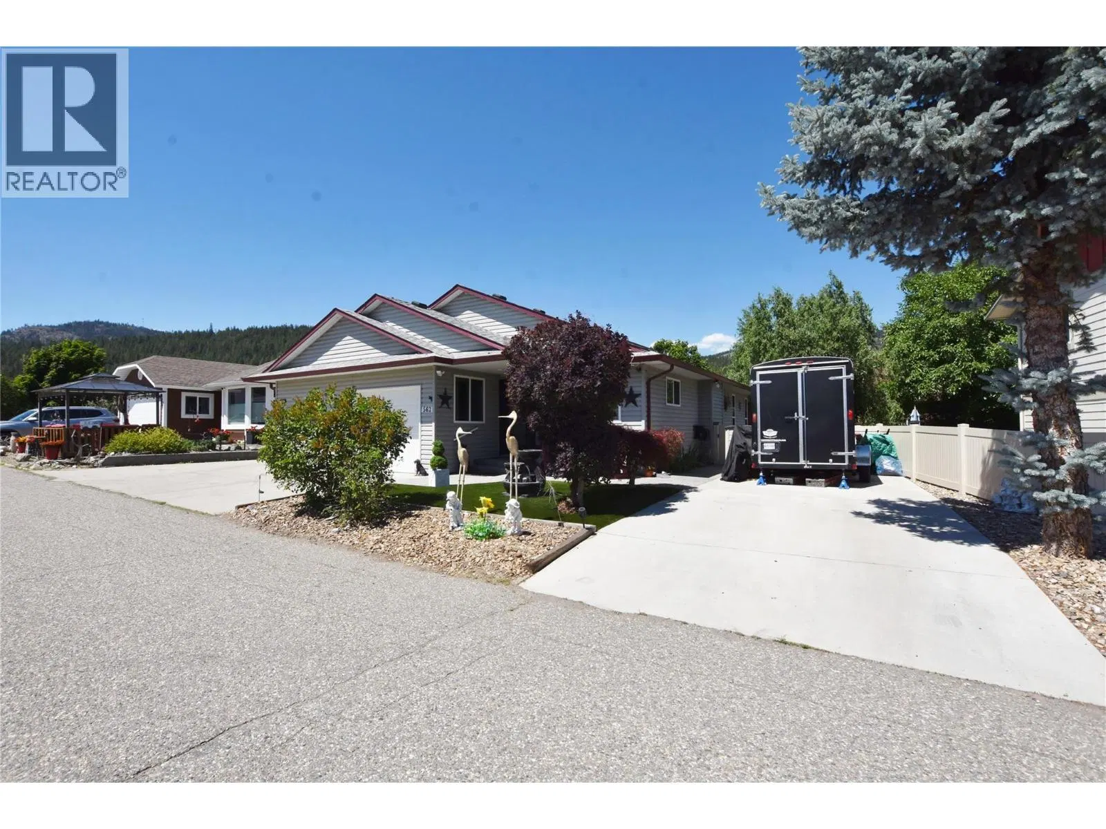 Photo 3 of 61 at 562 Meadowlark Avenue