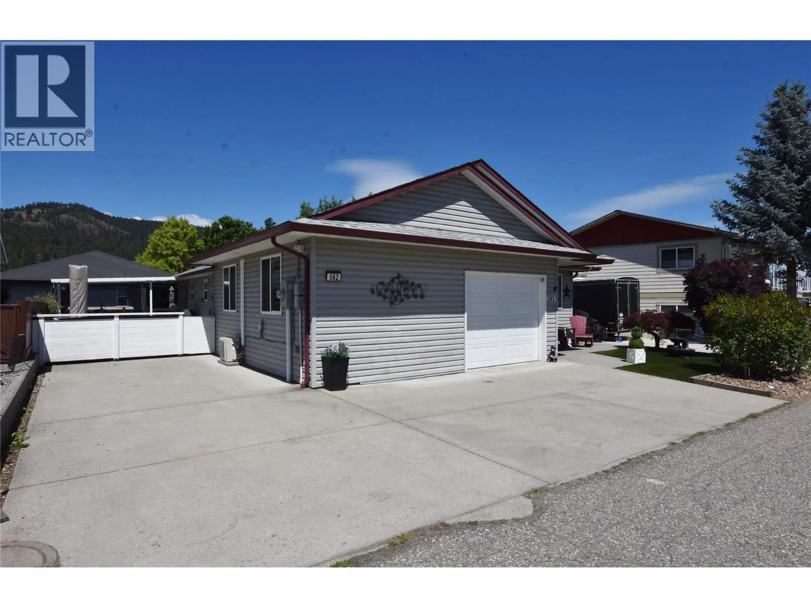 Photo 4 of 61 at 562 Meadowlark Avenue