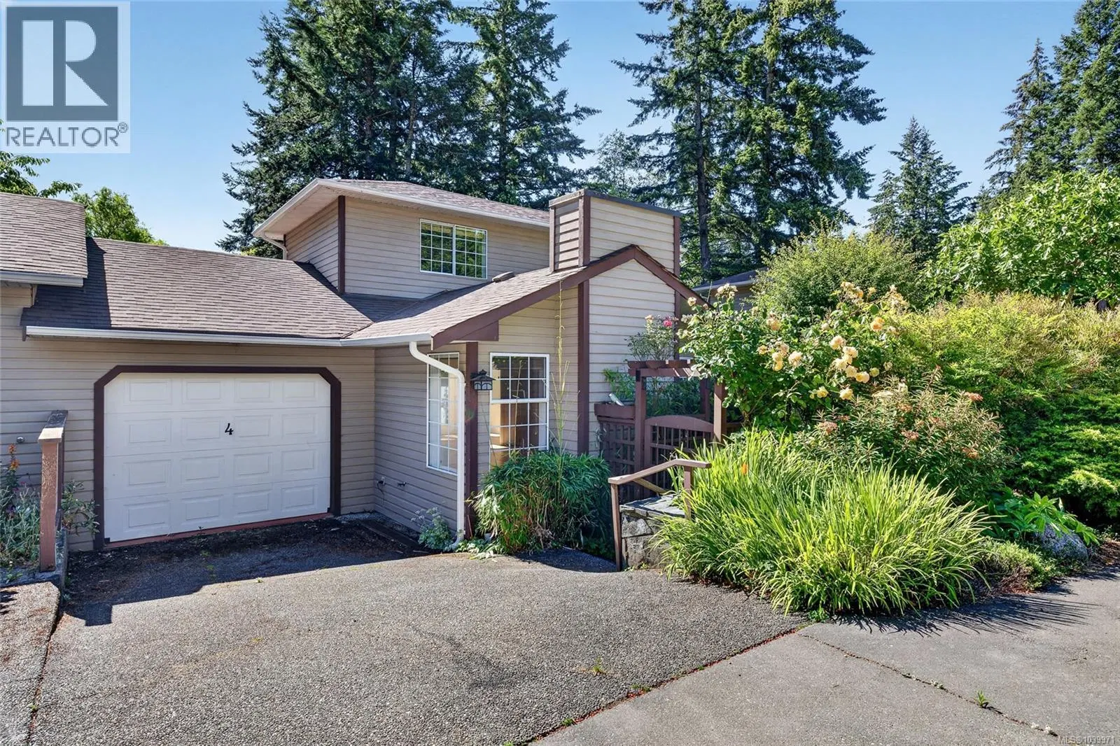 Photo 1 of 29 at #4 – 124 Valhalla Road