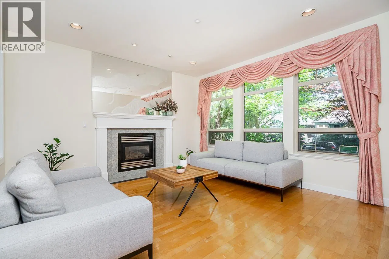 Photo 4 of 39 at 732 West 26TH Avenue