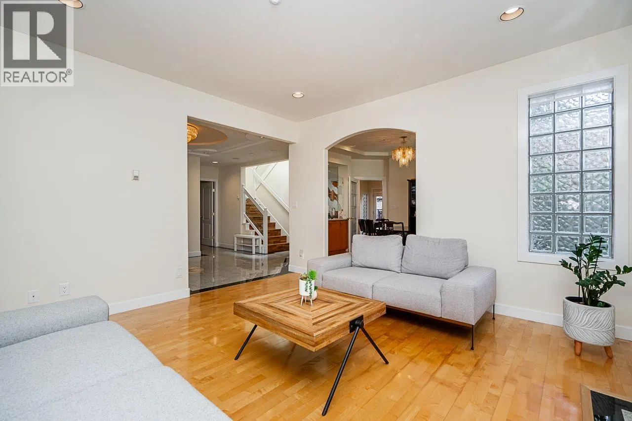 Photo 5 of 39 at 732 West 26TH Avenue
