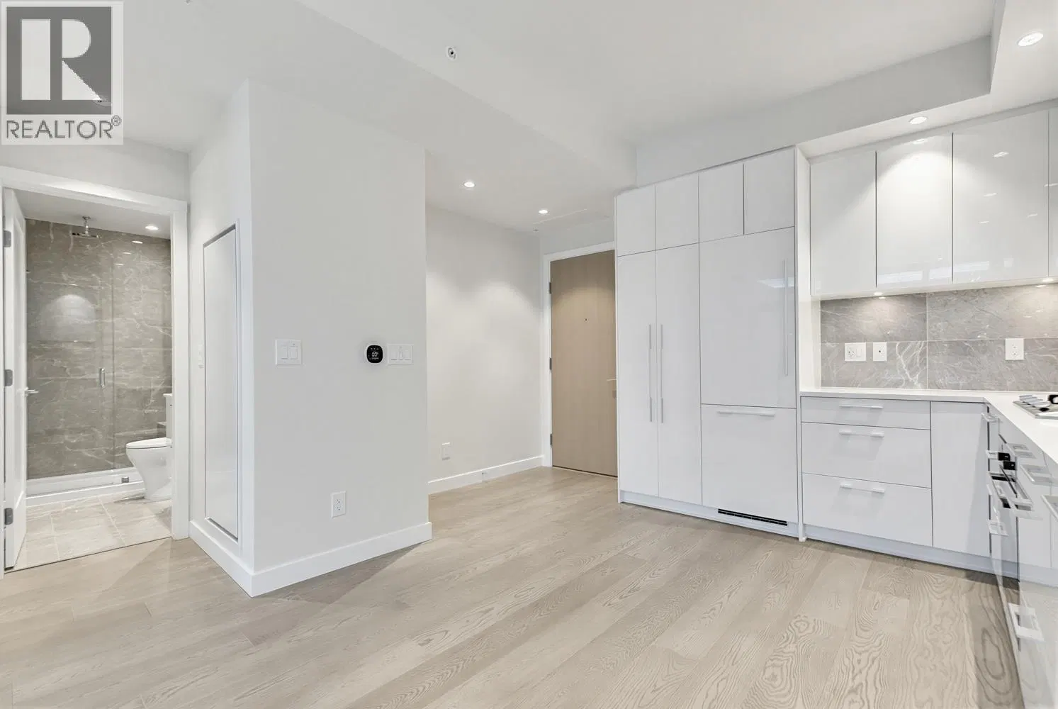 Photo 4 of 29 at #607 – 5608 BERTON Avenue