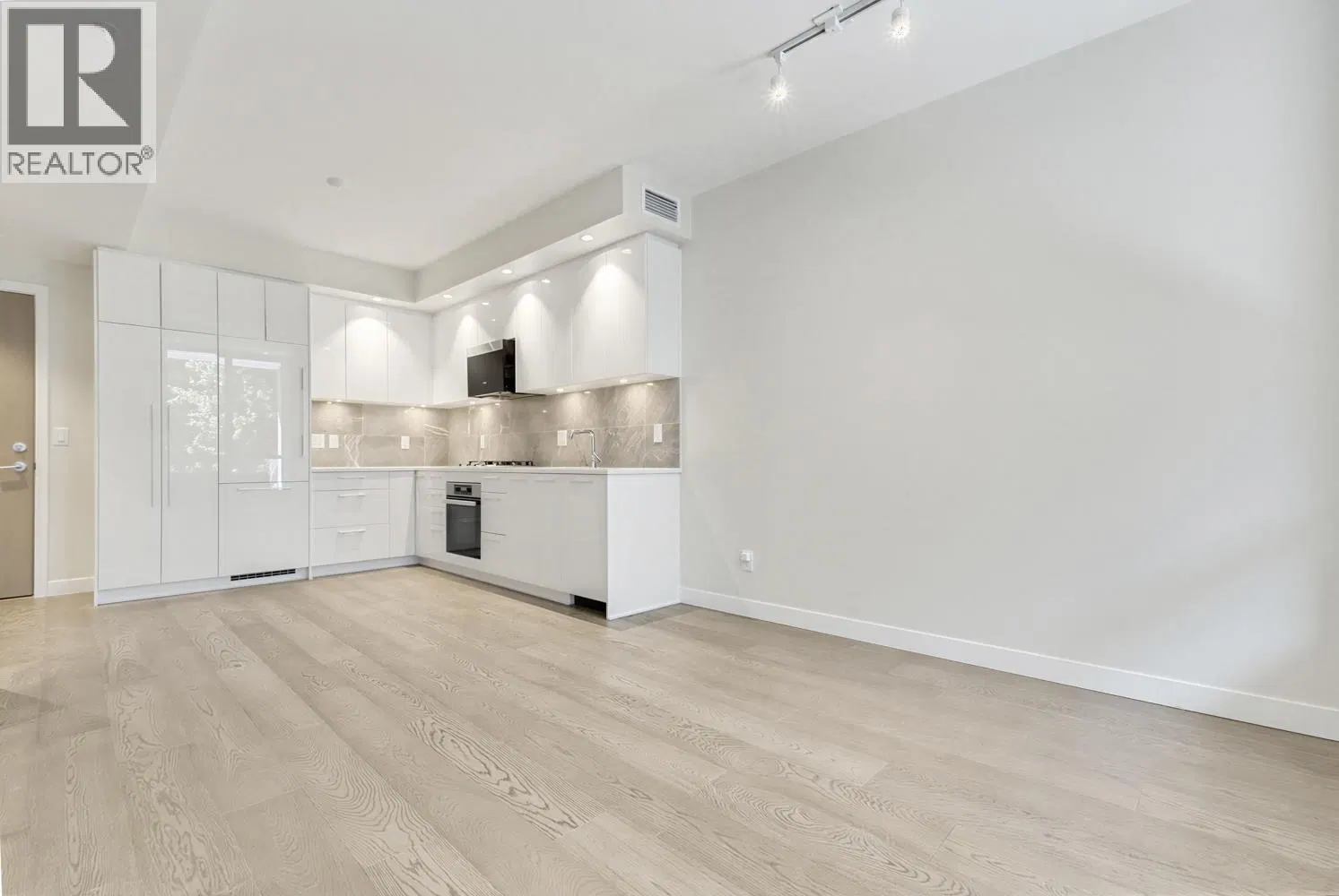 Photo 5 of 29 at #607 – 5608 BERTON Avenue