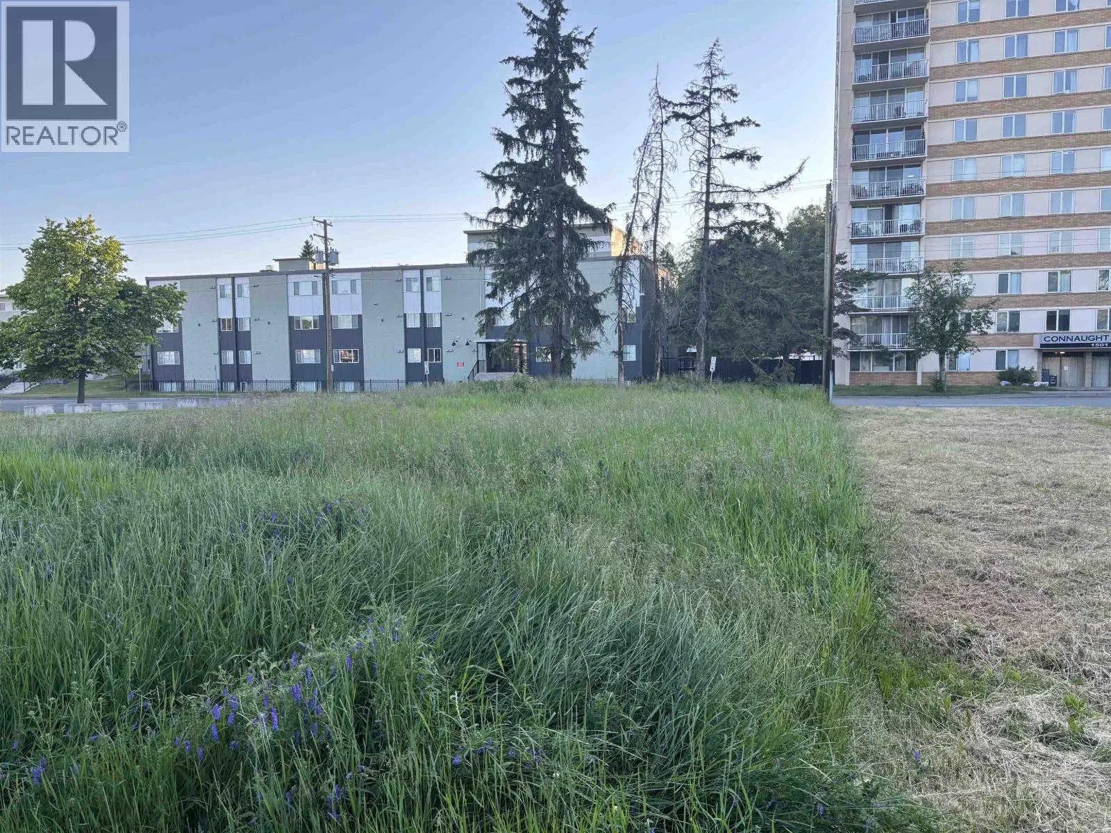 Photo 4 of 4 at 1548 QUEENSWAY Street
