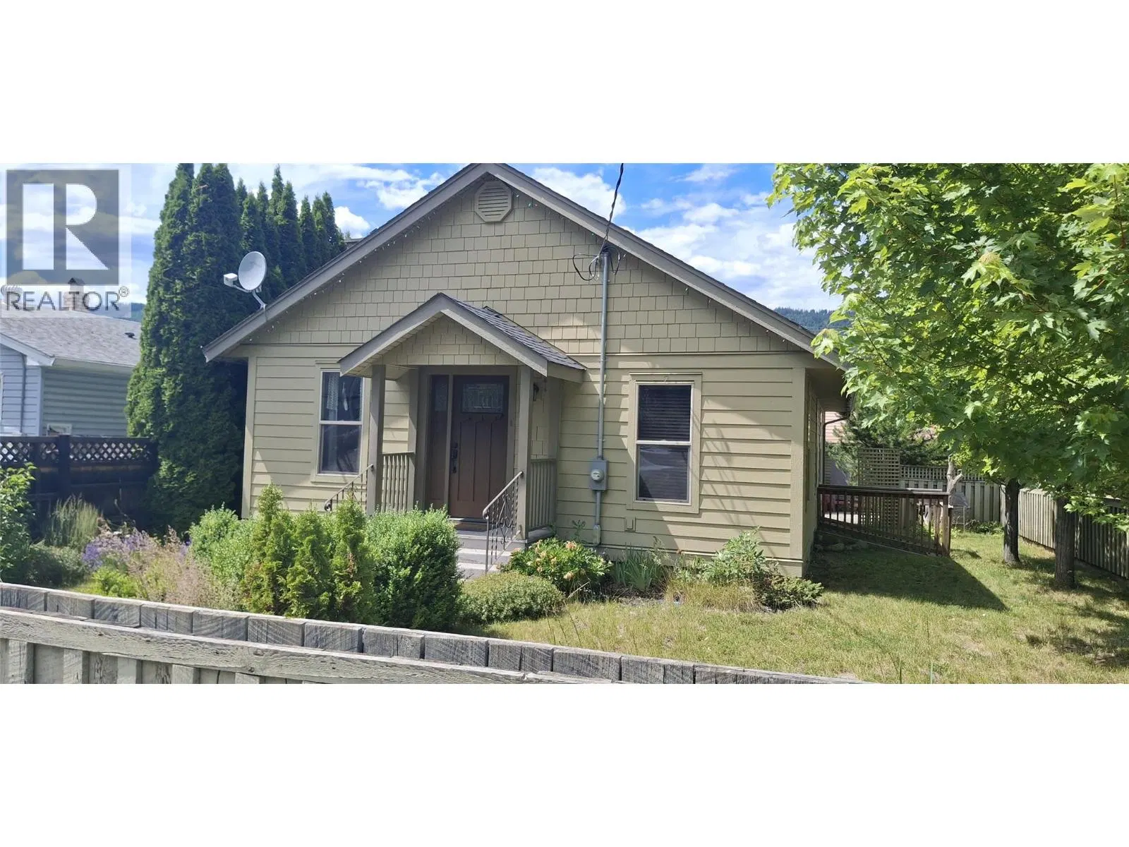 Photo 1 of 26 at 846 Okanagan Avenue