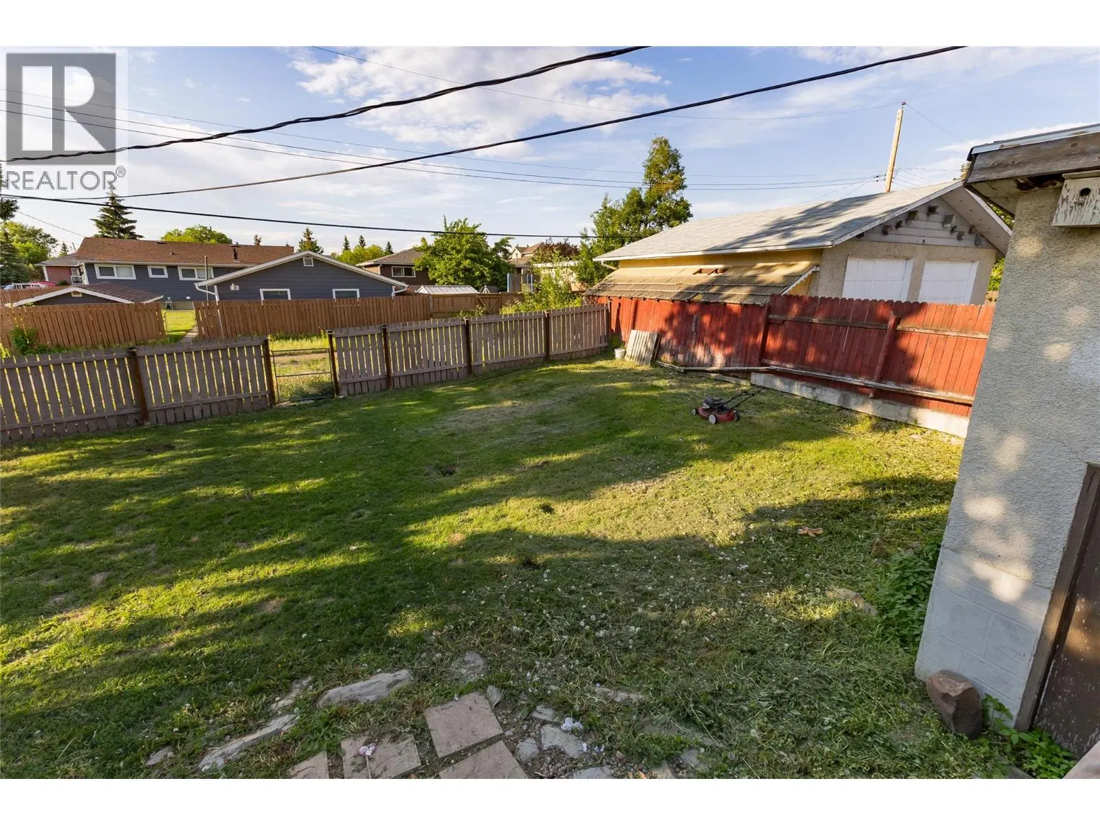 Photo 2 of 5 at 416 96 Avenue