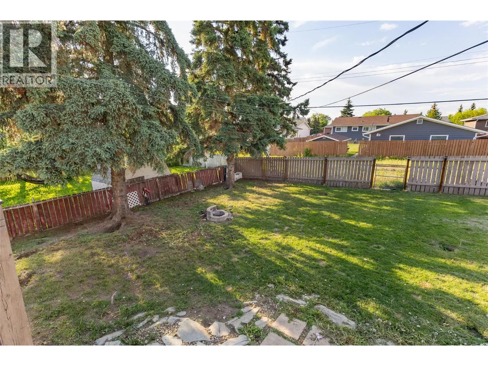 Photo 3 of 5 at 416 96 Avenue