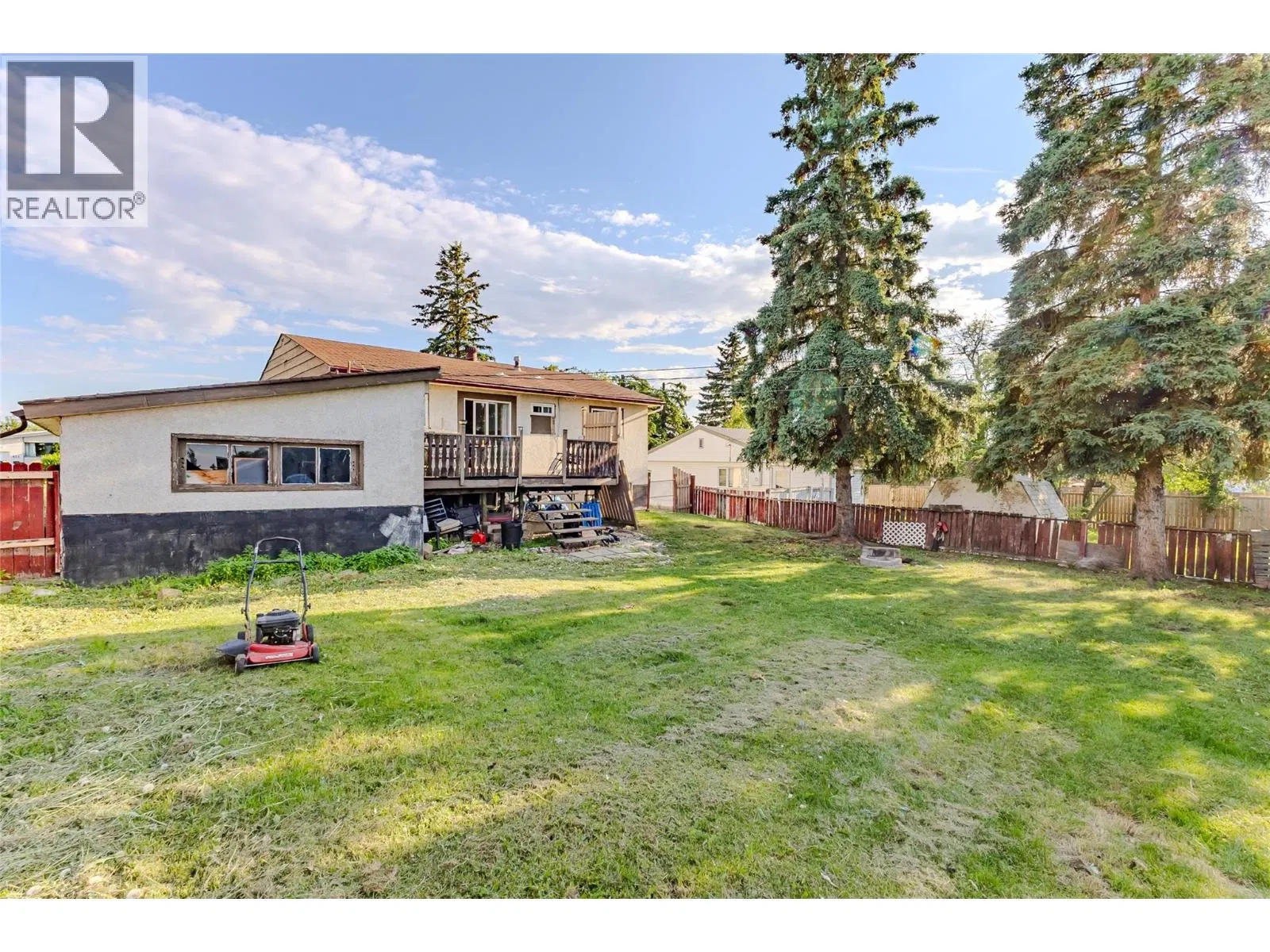 Photo 5 of 5 at 416 96 Avenue