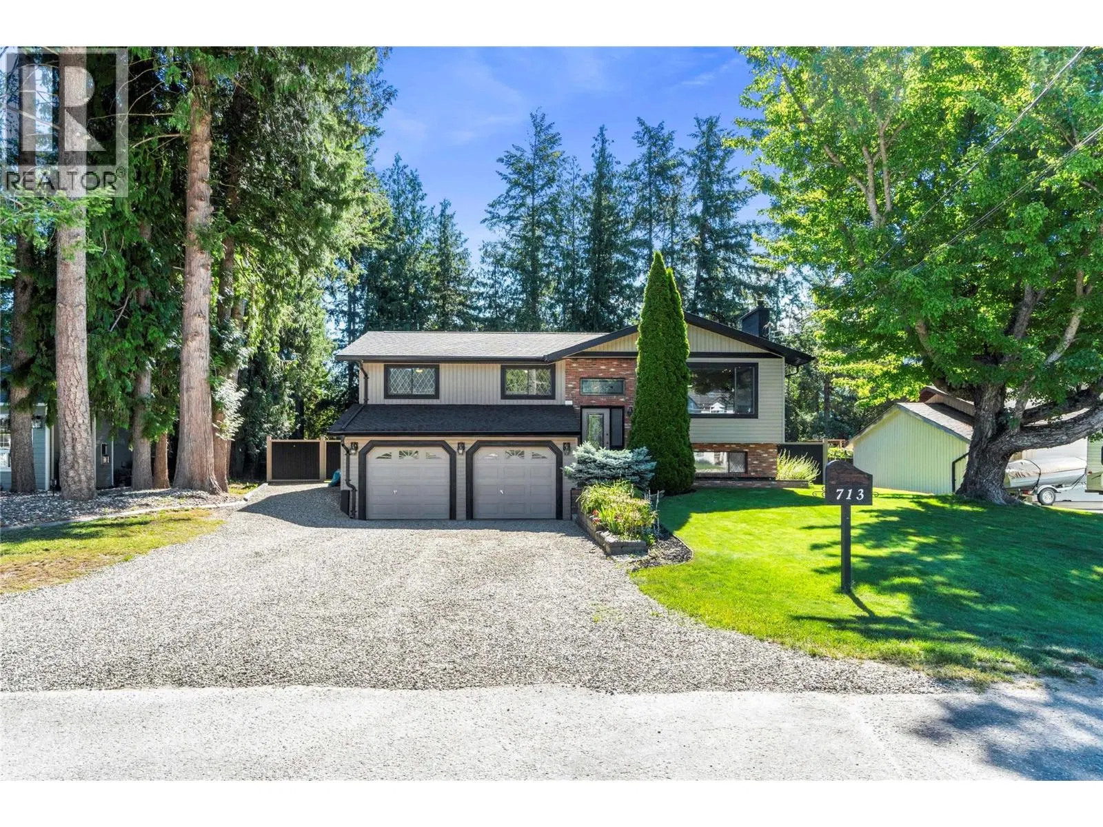 Photo 1 of 40 at 713 Hemlock Crescent