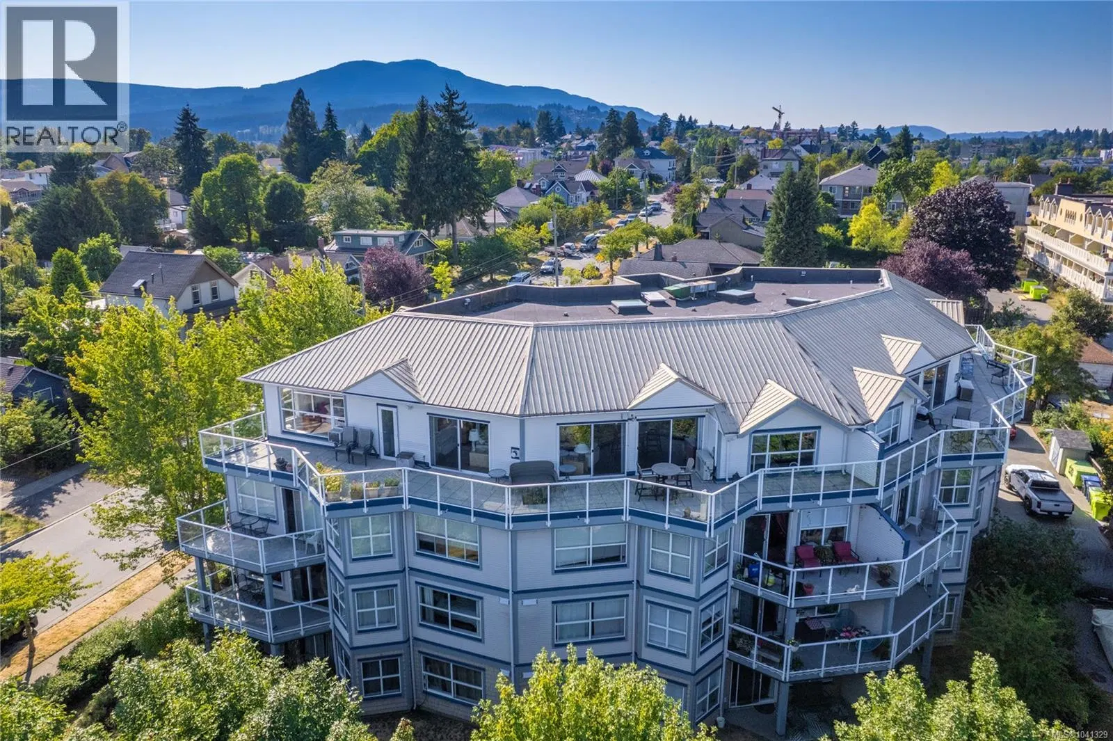 Photo 1 of 60 at #401 – 650 Prideaux Street