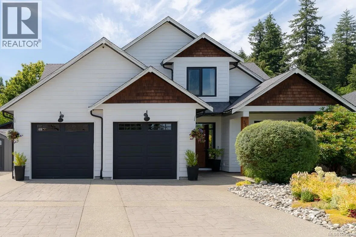 Photo 1 of 91 at 5546 Woodland Crescent