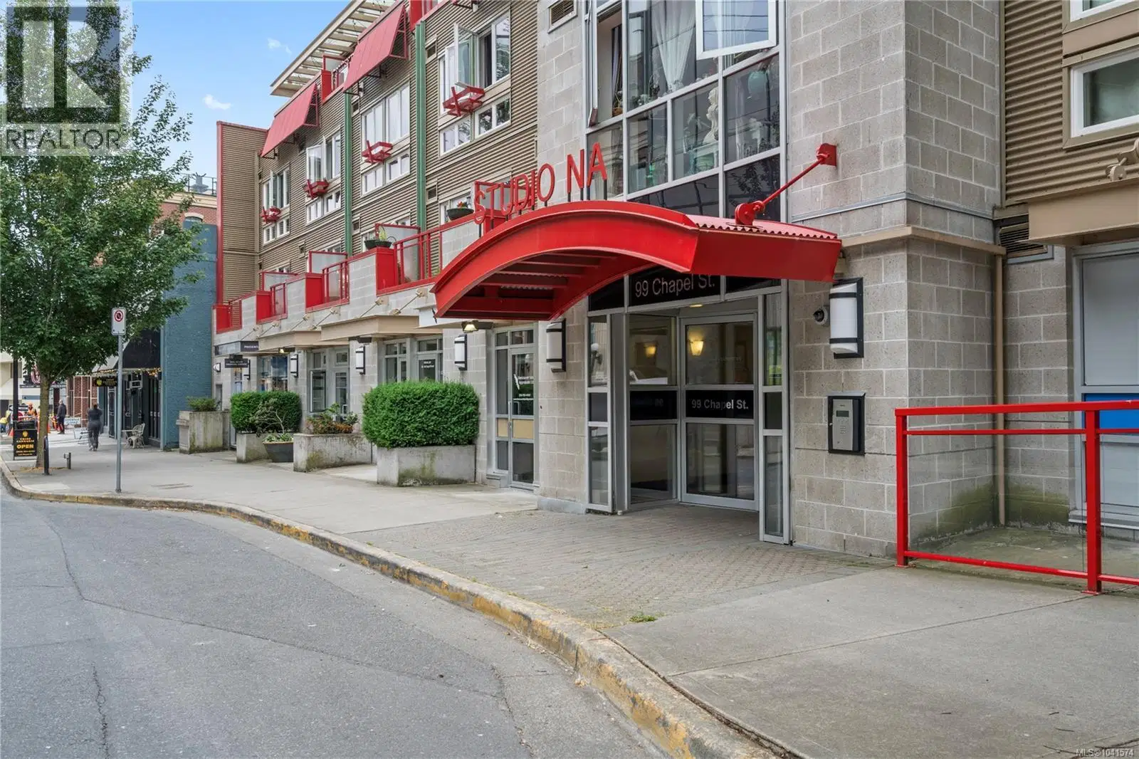 #204 – 99 Chapel Street