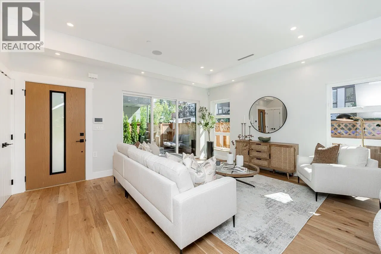 Photo 4 of 32 at #1 – 678 East 22ND Avenue