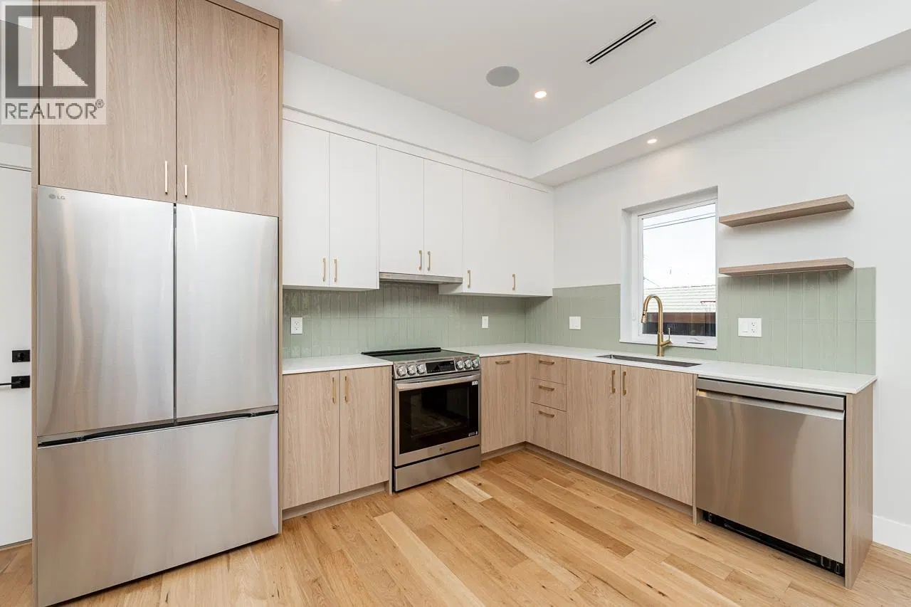 Photo 3 of 25 at #2 – 678 East 22ND Avenue