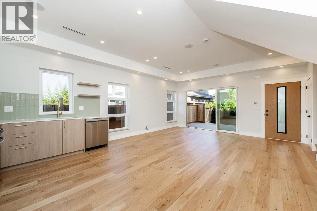 Photo 4 of 25 at #2 – 678 East 22ND Avenue