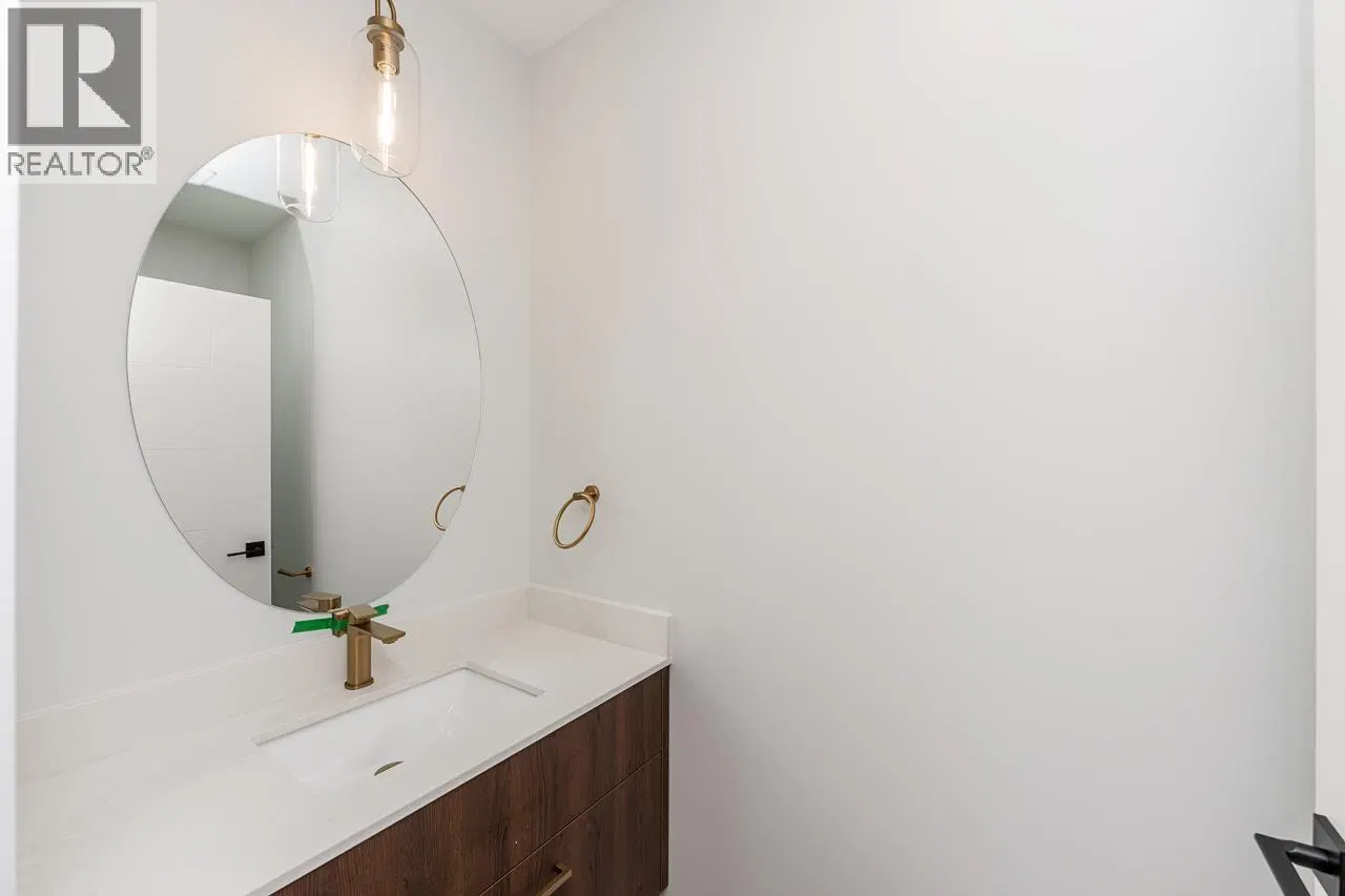 Photo 5 of 25 at #2 – 678 East 22ND Avenue