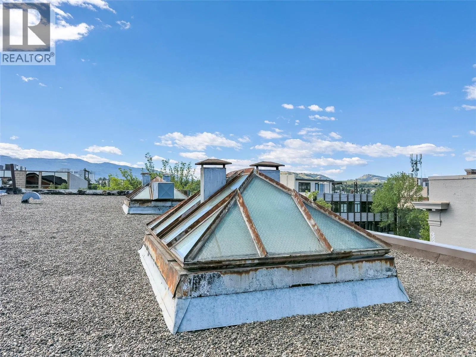 Photo 5 of 45 at 3107 30 Avenue