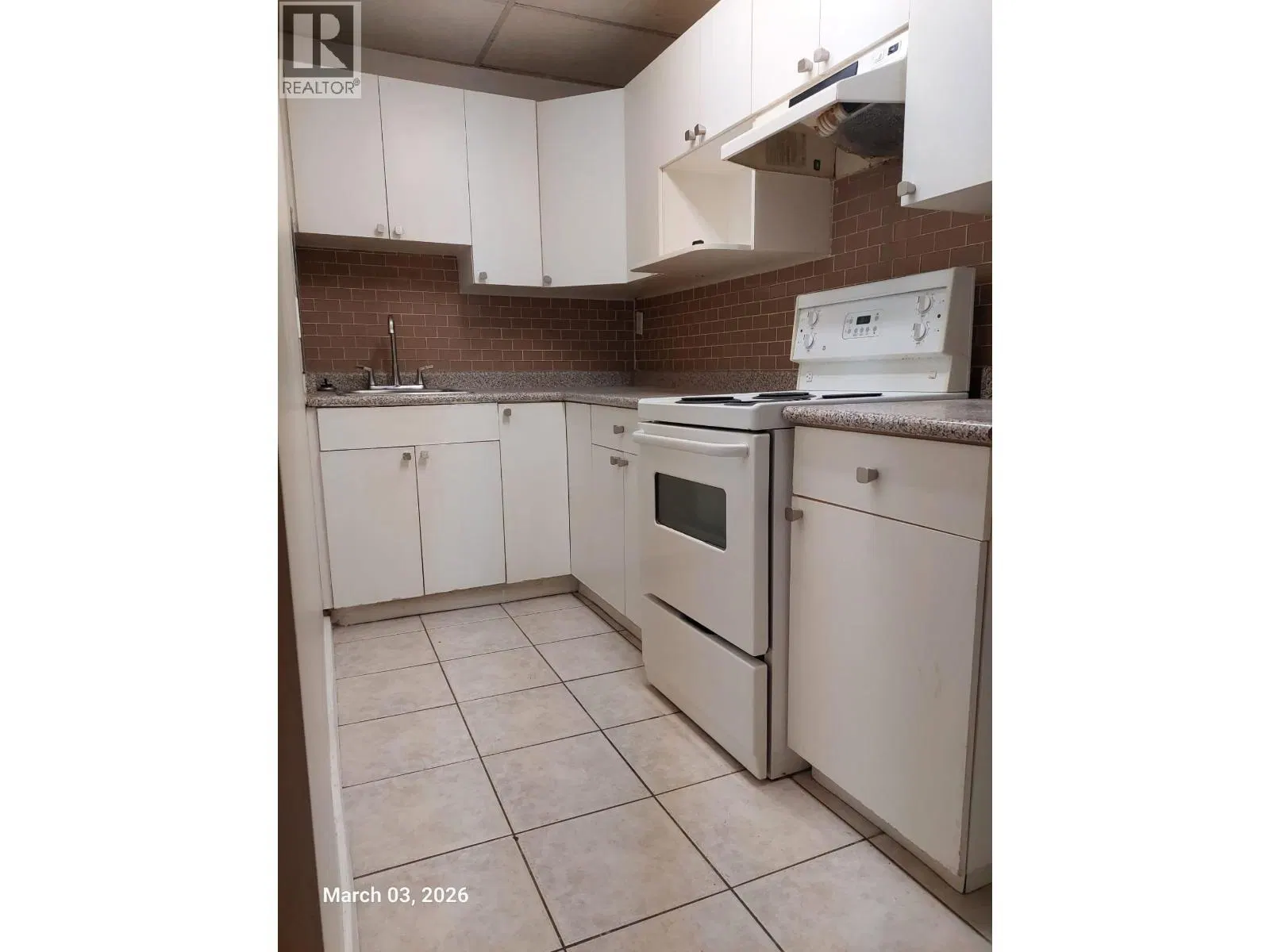 Photo 3 of 14 at 3638 East PENDER Street