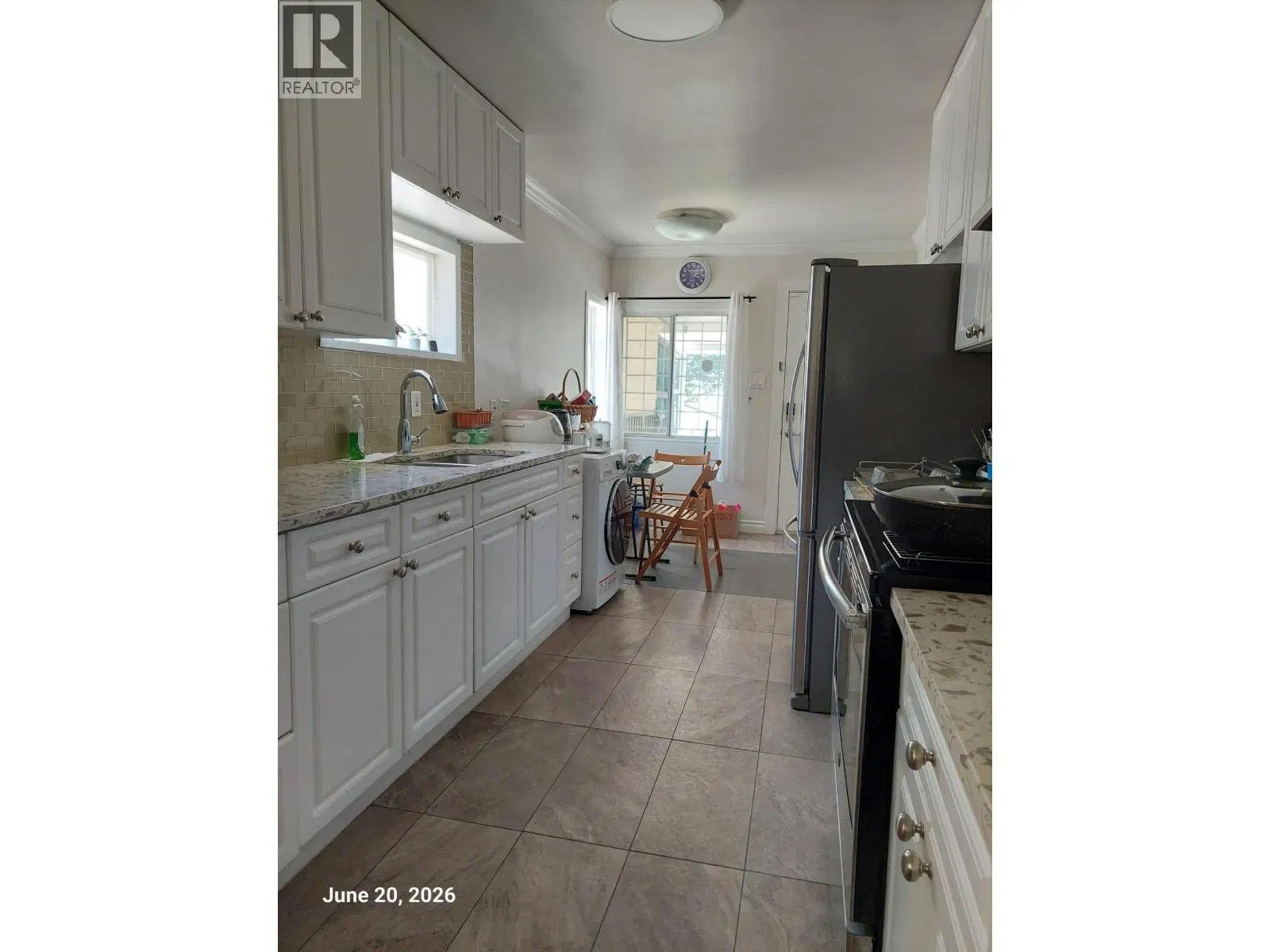 Photo 4 of 14 at 3638 East PENDER Street