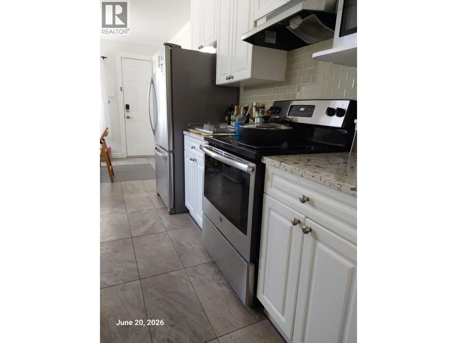 Photo 5 of 14 at 3638 East PENDER Street