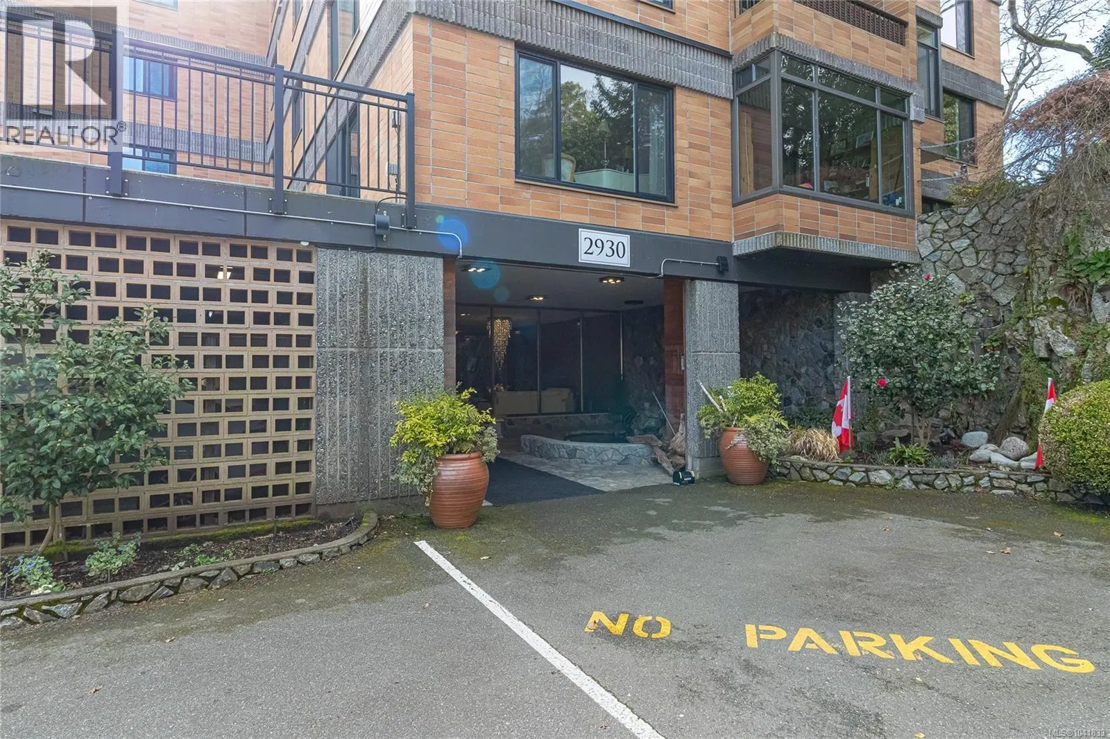 Photo 2 of 48 at #301 – 2930 Cook Street