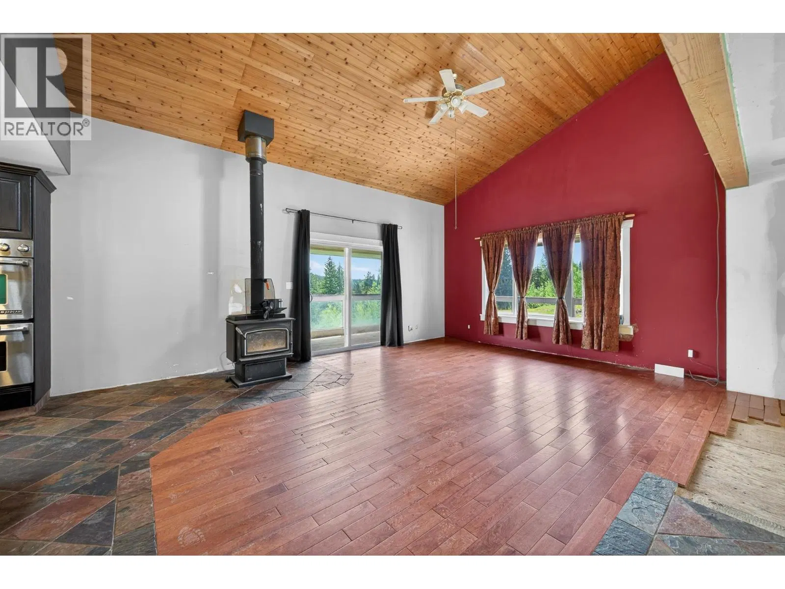 Photo 4 of 40 at 6391 HOUSEMAN Road