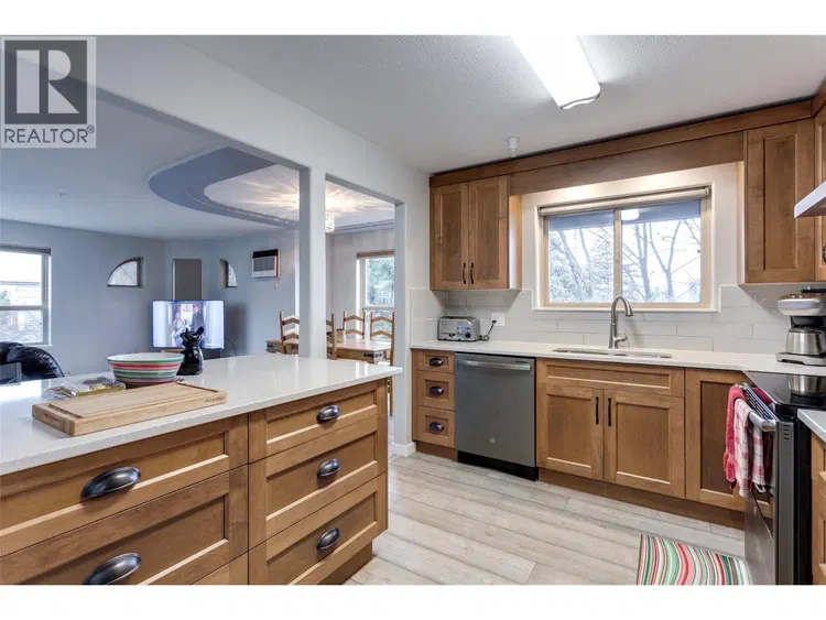 Photo 2 of 35 at #302 – 2130 Vasile Road