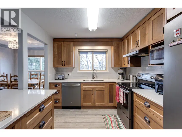 Photo 3 of 35 at #302 – 2130 Vasile Road