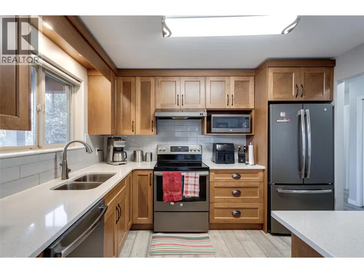 Photo 4 of 35 at #302 – 2130 Vasile Road
