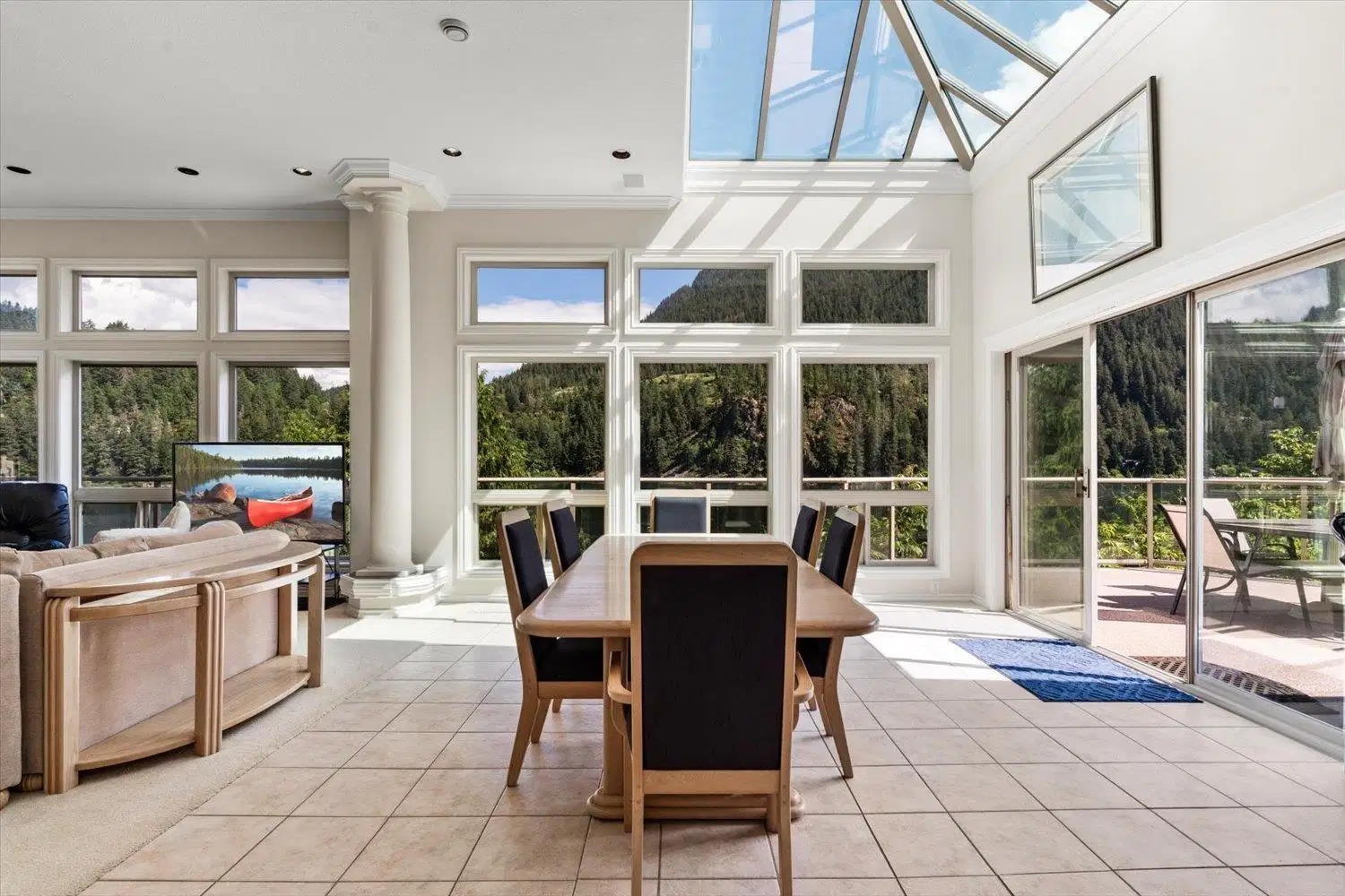 21313 LAKEVIEW Crescent