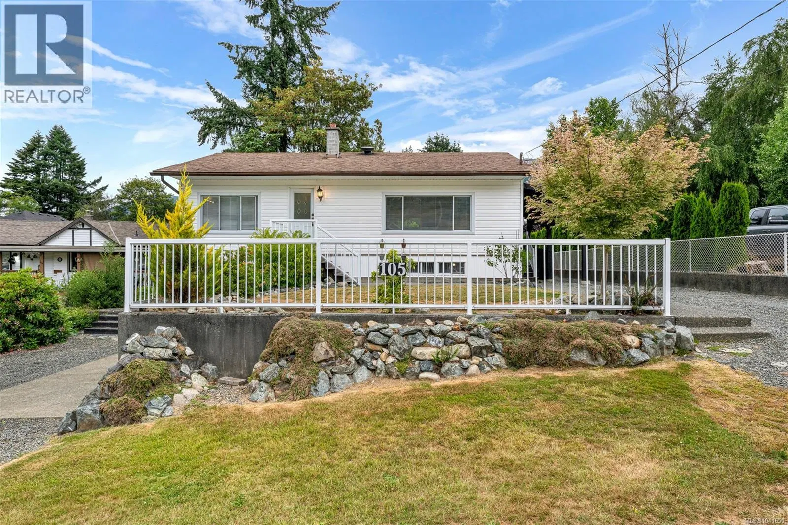 Photo 1 of 28 at 105 Cowichan Avenue