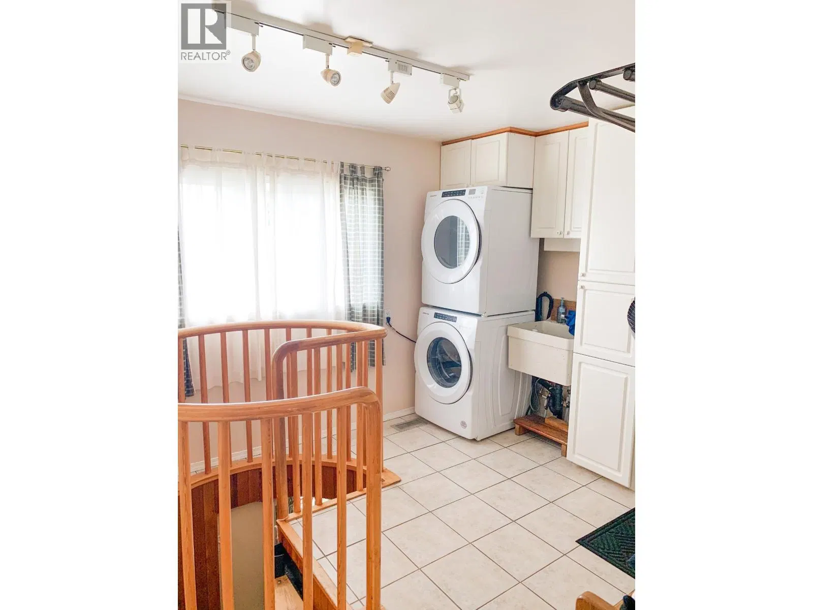 Photo 5 of 18 at 216 3RD Avenue