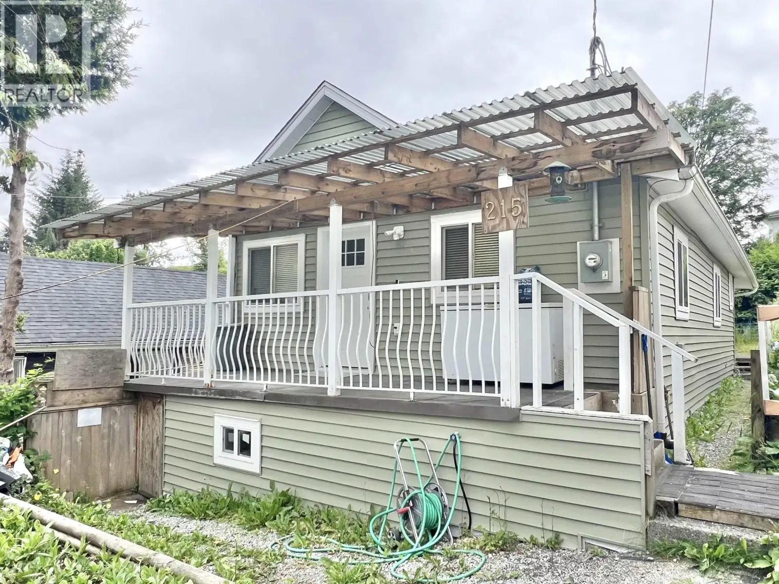 215 9TH Avenue