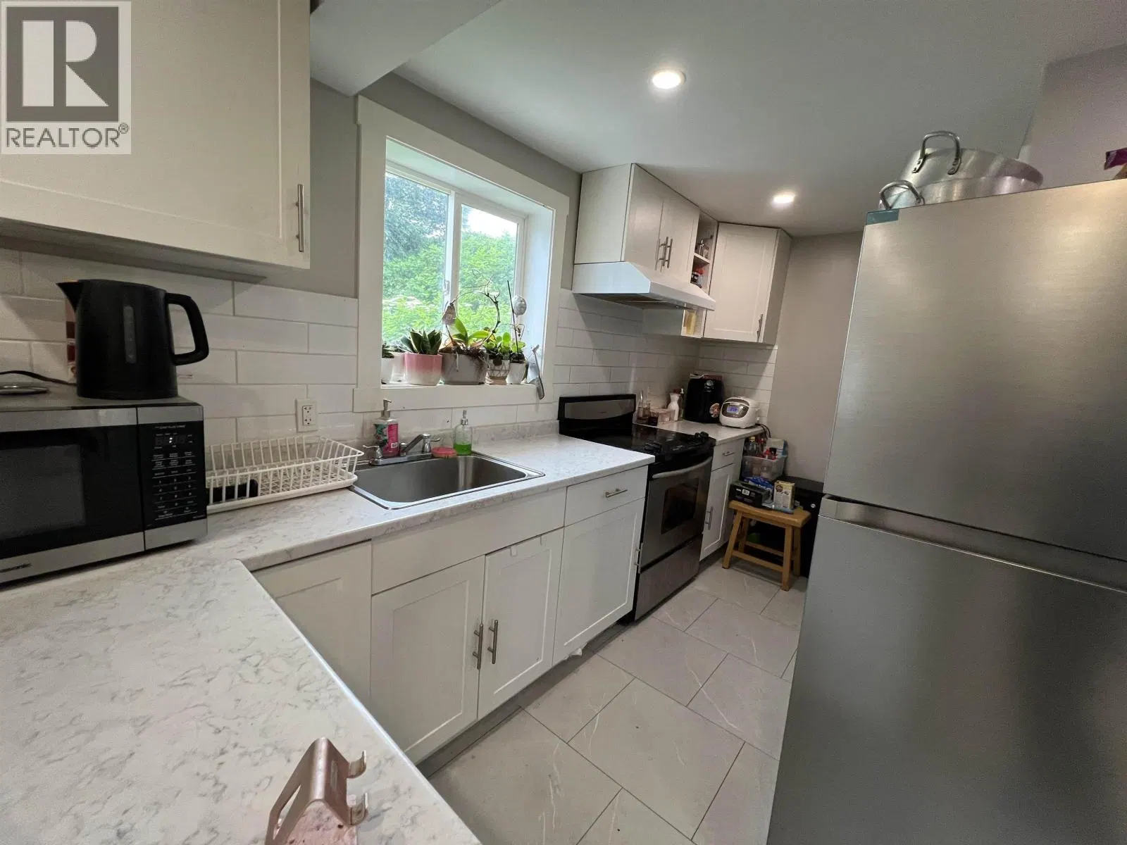 Photo 2 of 9 at 215 9TH Avenue