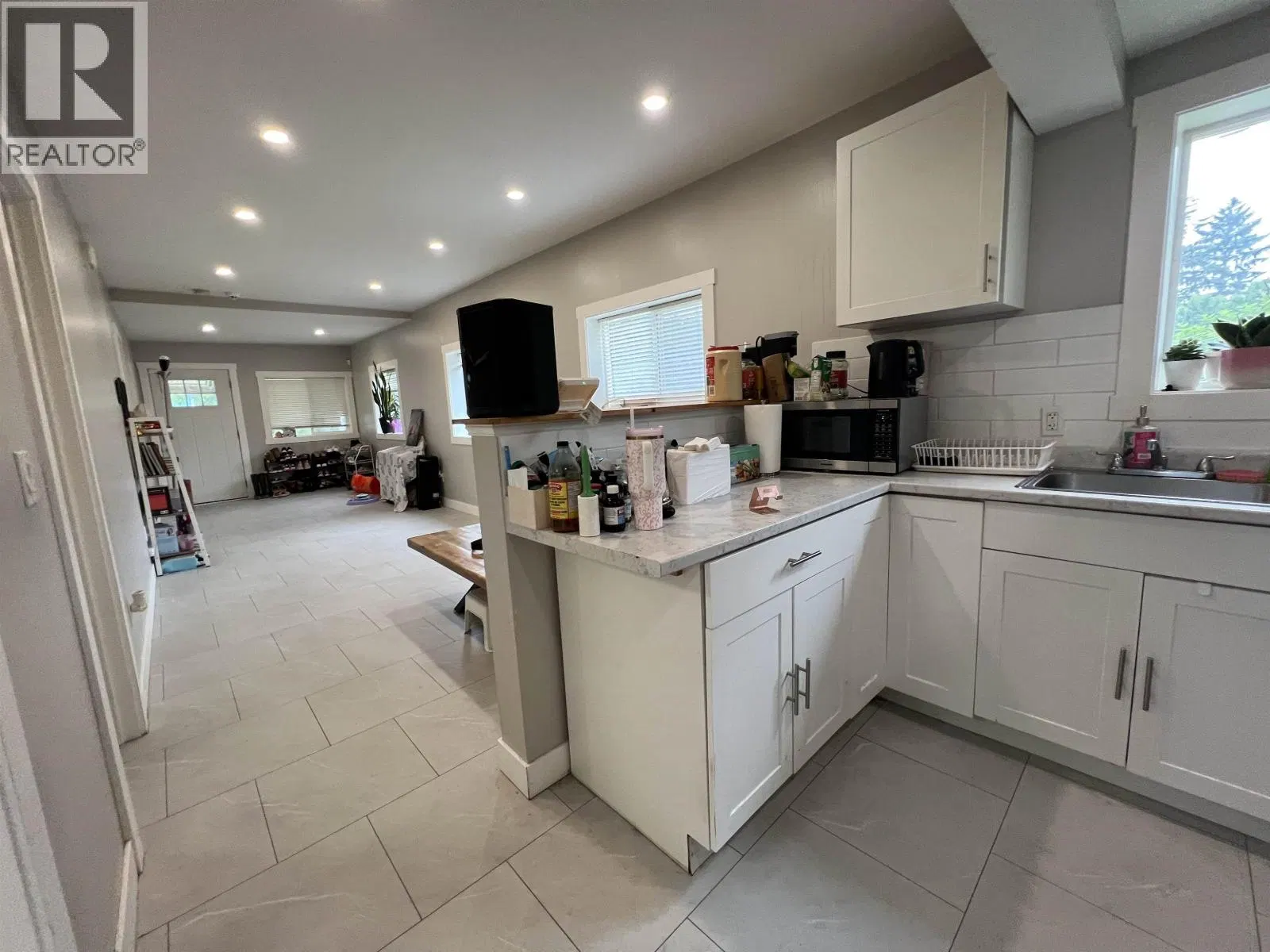 Photo 4 of 9 at 215 9TH Avenue