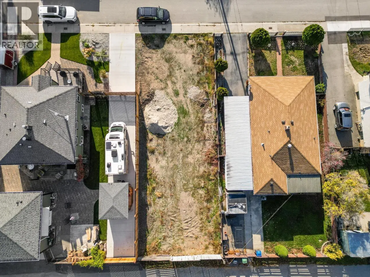 Photo 2 of 10 at 515 Heales Avenue