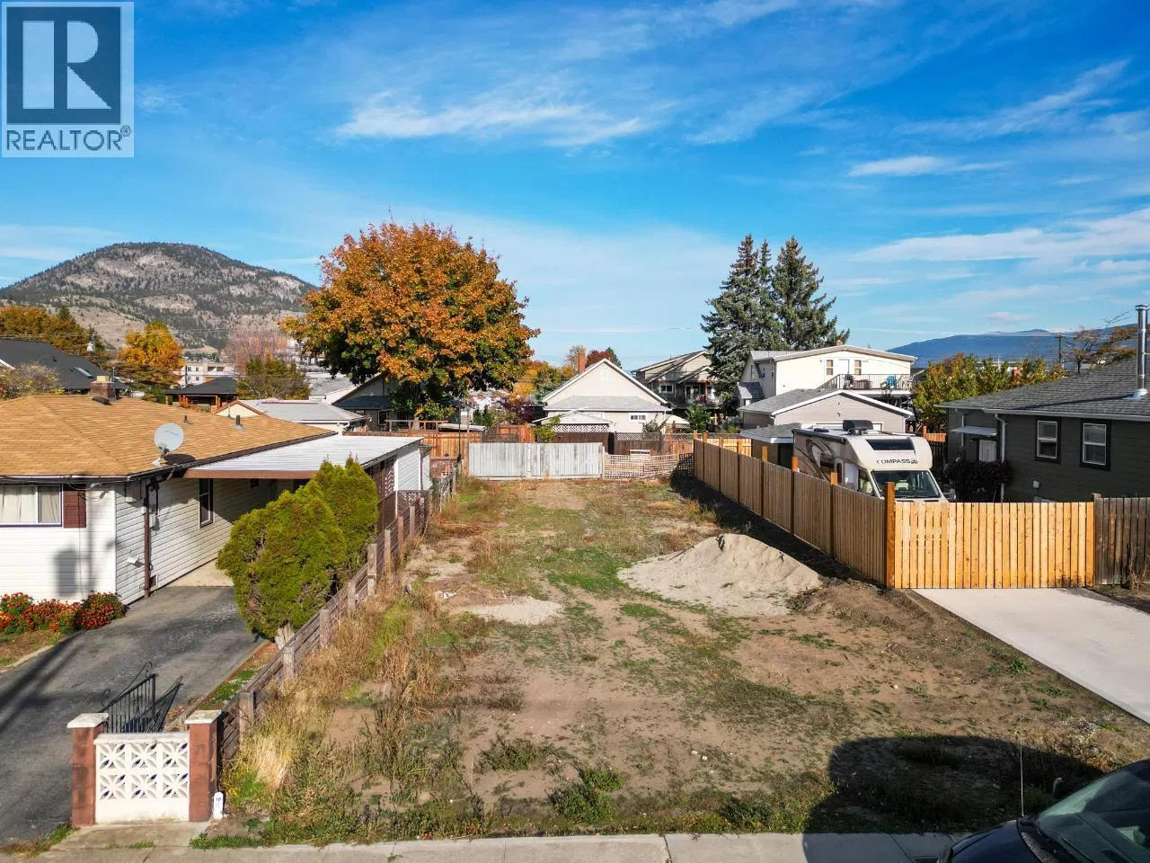Photo 4 of 10 at 515 Heales Avenue