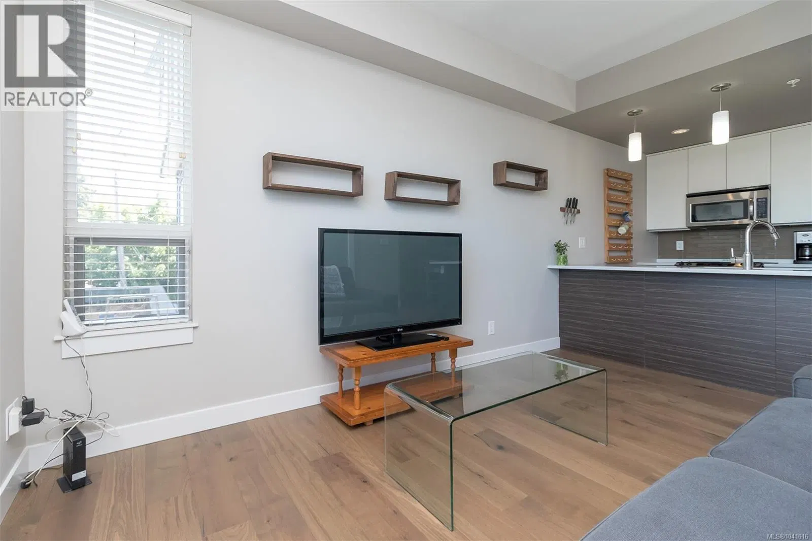 Photo 5 of 25 at #203 – 1008 Tillicum Road