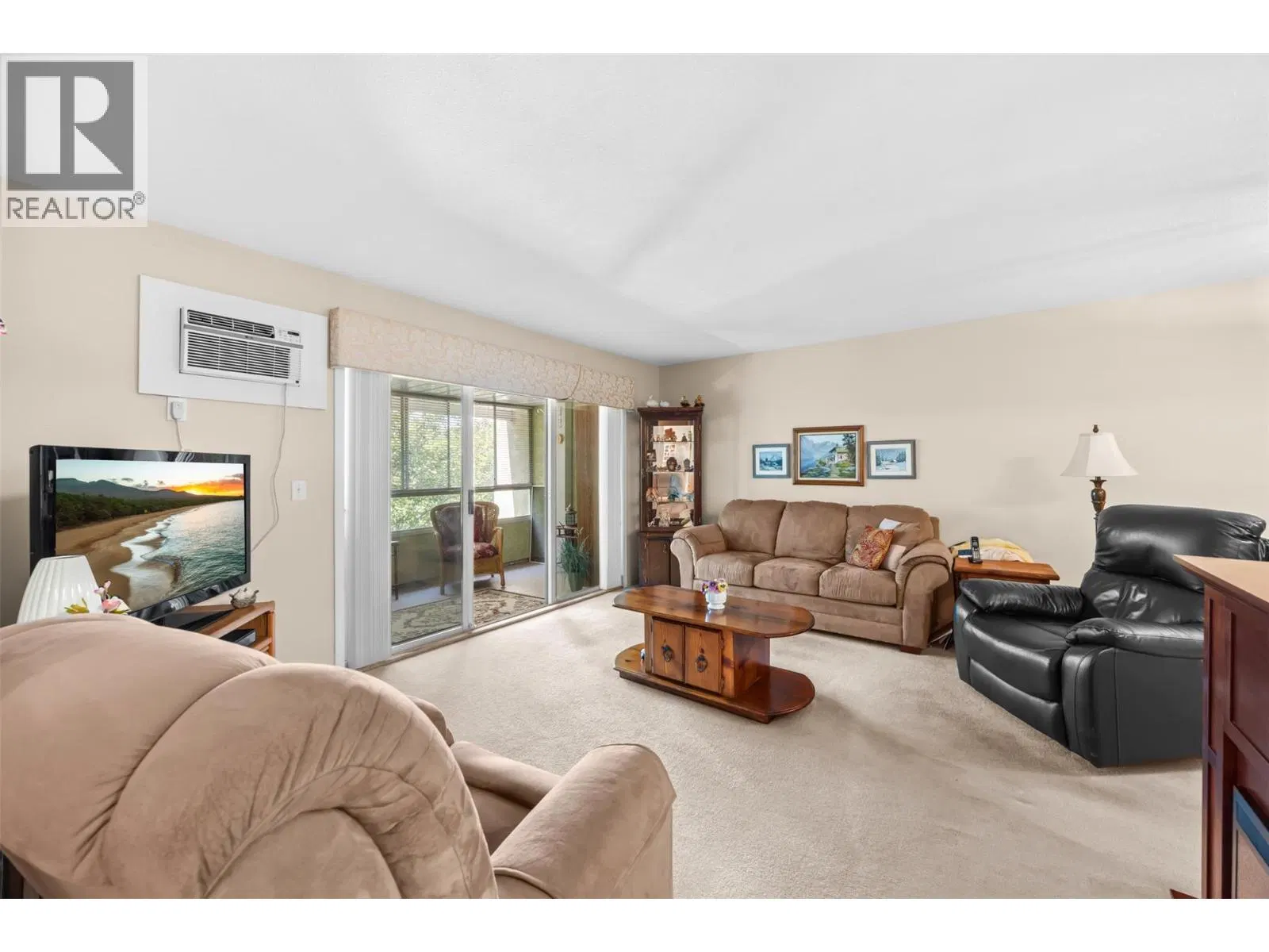 Photo 3 of 26 at #408 – 780 Houghton Road