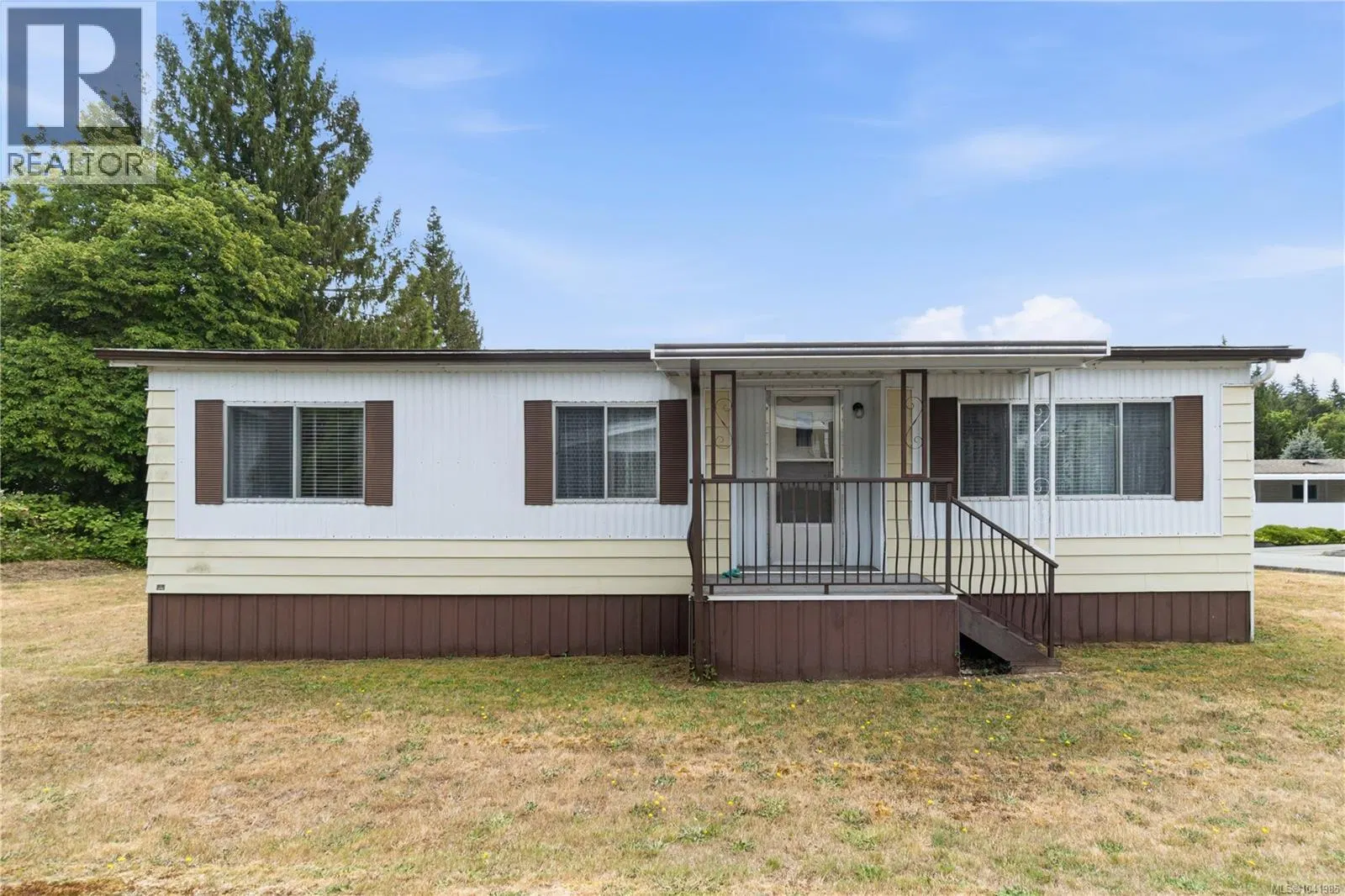 Photo 1 of 27 at #15 – 4935 Broughton Street