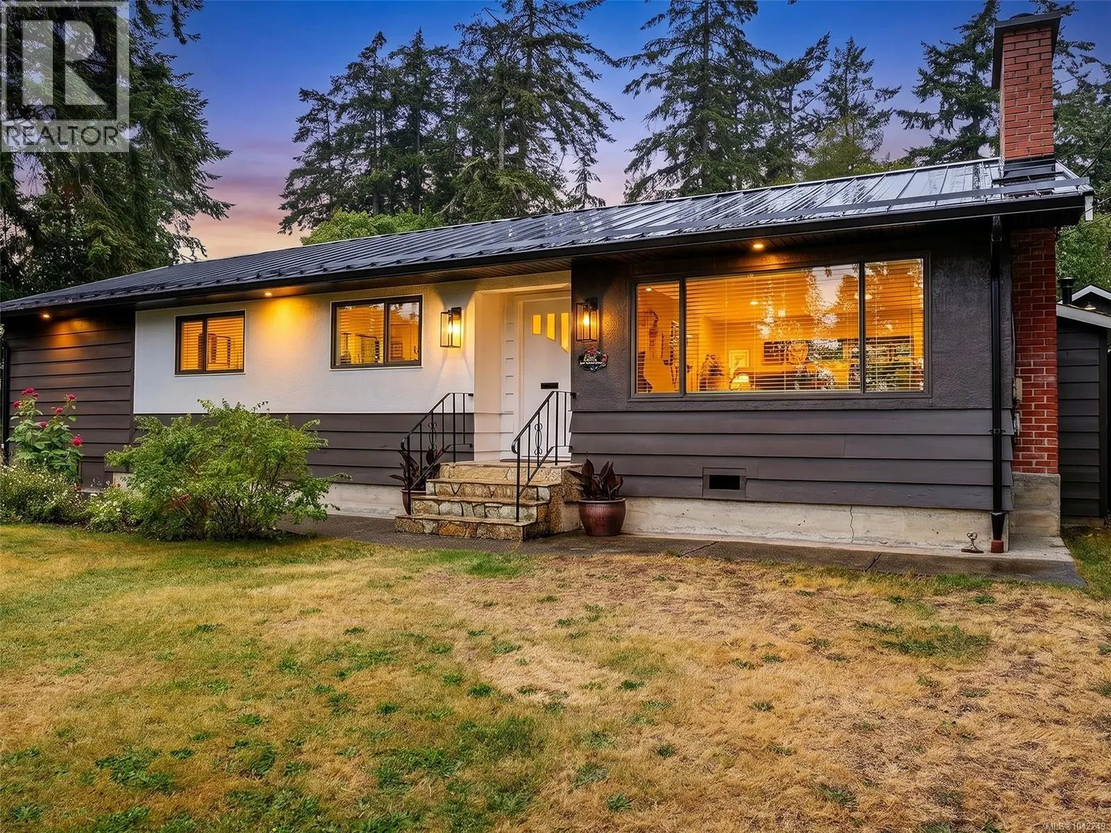 Photo 3 of 30 at 8508 Ebor Terrace